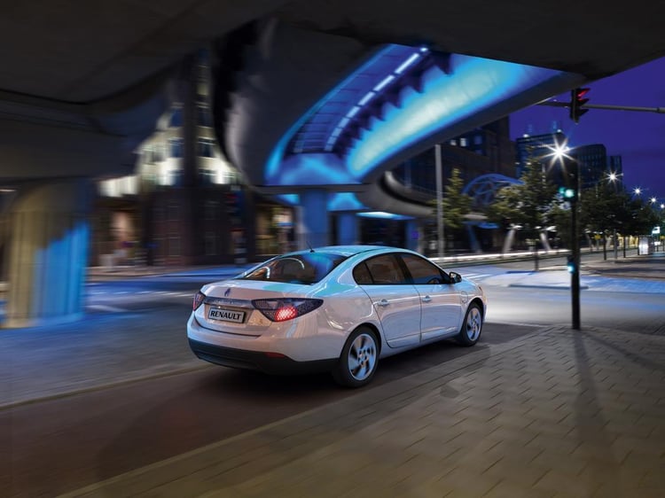 L'arrière de la Renault Fluence ZE, de nuit