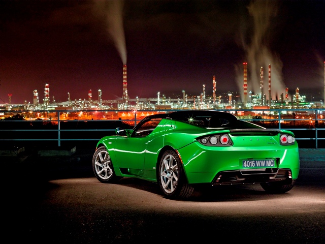 L'arrière de la Tesla Roadster en vert