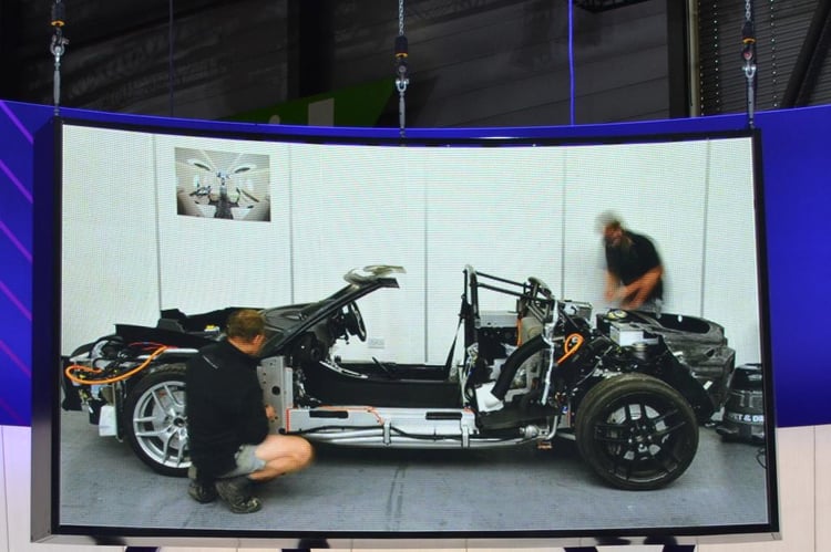 Infiniti EMERG-E : les ingénieurs ont soigné l'allégement de la voiture.