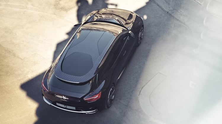 Vue sur l'imposant becquet de la Citroen DS Numéro 9