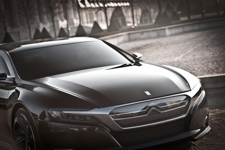 Le capot de la Citroen DS Numéro 9