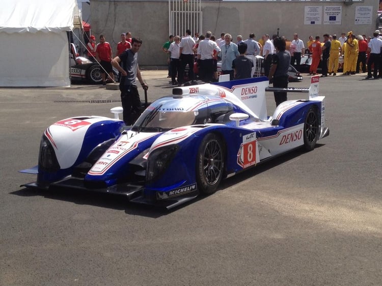 La Toyota Hybride essence sur la piste