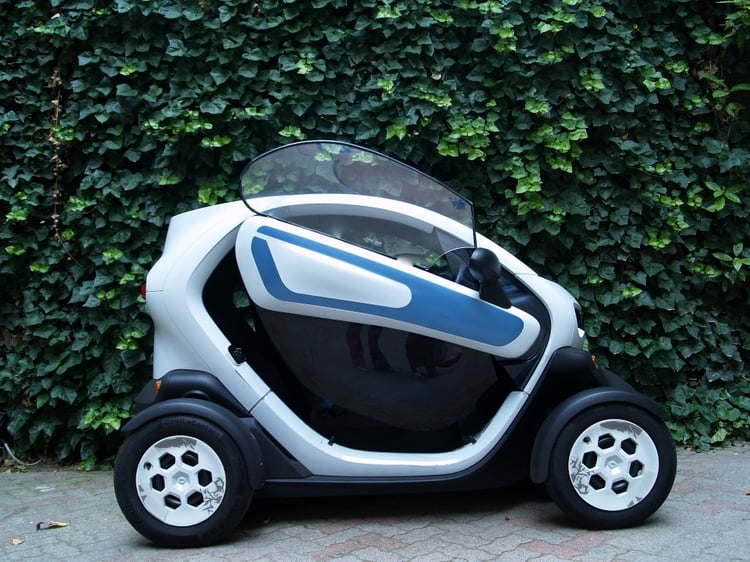 Les portes de la Twizy se ferment sans problème avec les vitres rigides