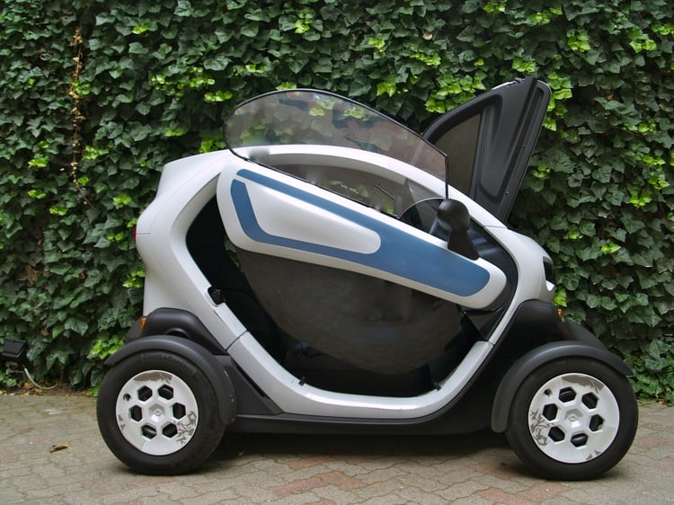 Les fenêtres rigides pour Twizy permettent l'ouverture de la porte