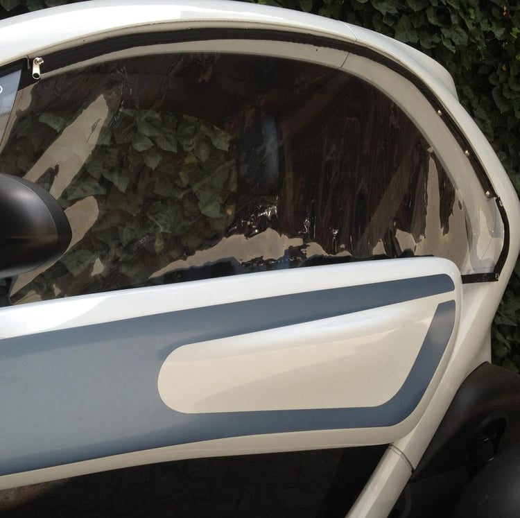 Les vitres souples pour fermer Twizy
