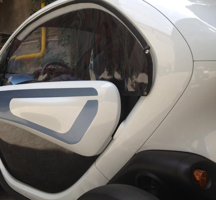 Les vitres souples, accessoire indispensable pour se protéger contre la pluie dans Twizy ?
