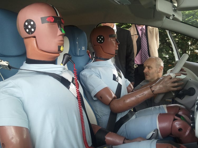 Les manequins du crash-test de la Renault ZOE