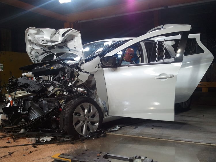 La ZOE après son crash-test frontal à 64 km/h