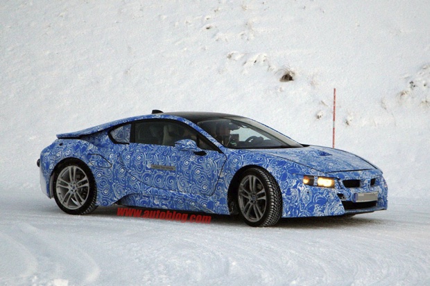 La BMW i8 testée sur la neige