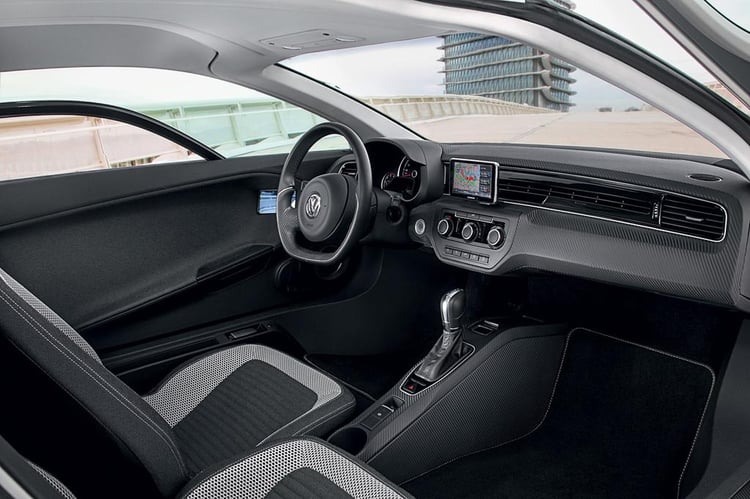 L'interieur de la Volkswagen XL1 joue la carte de la simplicité