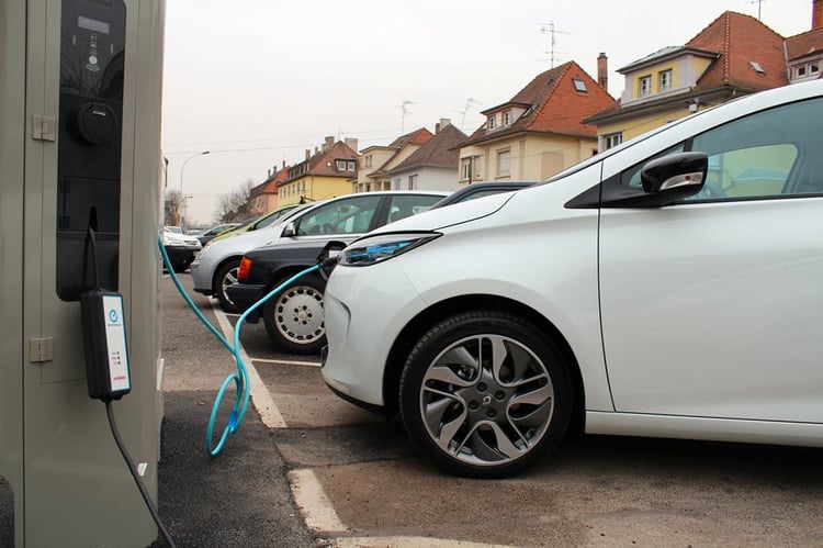 La Renault ZOE en charge sur une borne à Strasbourg