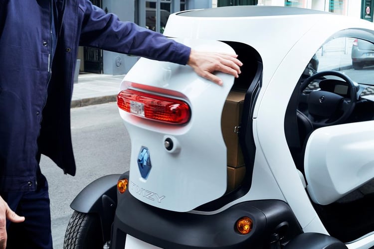 La porte arrière du Twizy Cargo s'ouvre à 90°.