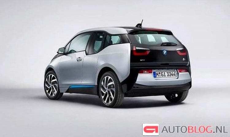 Vue de trois-quarts arrière-gauche de la BMW i3