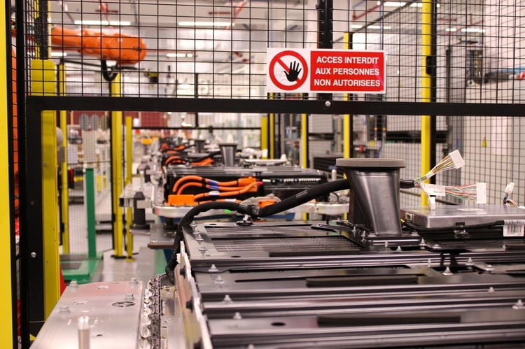 La production de batteries dans l'usine de Flins
