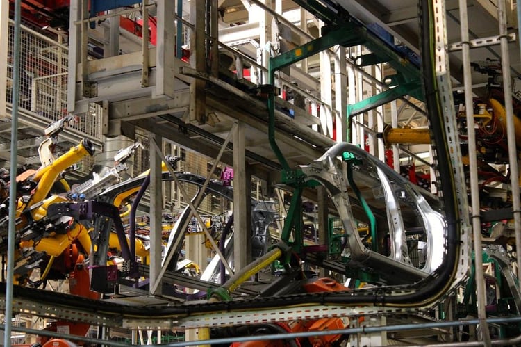 L'ultime étape de l'assemblage de la caisse