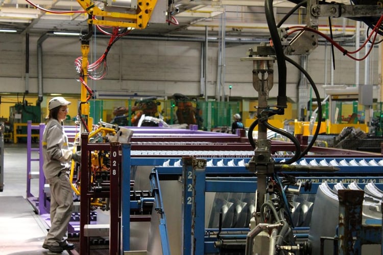 Une présence féminine dans l'usine Renault de Flins !