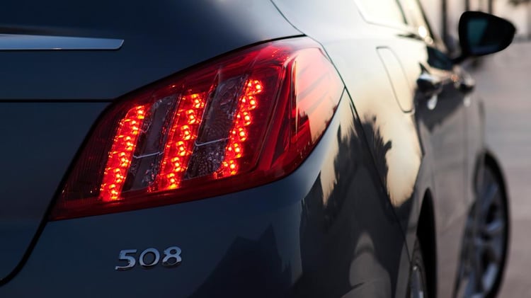Peugeot 508 HYbrid4 - Signature lumineuse arrière