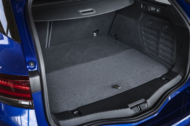 Le volume du coffre de la Megane hybride rechargeable s'étend de 447 à 1408 l