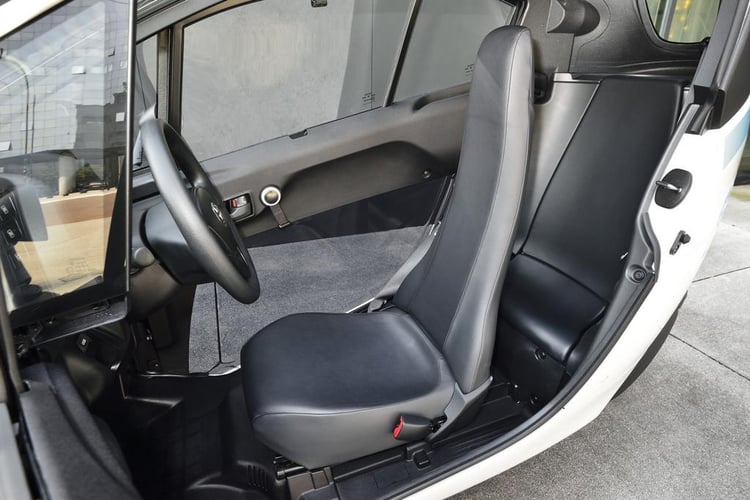 Le Toyota i-Road peut accueillir deux passagers assis en tandem