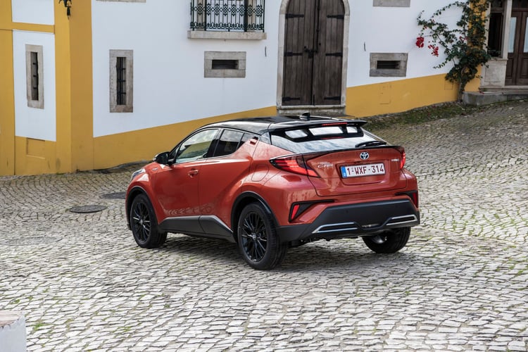 Le C-HR est équipé d'une assistance qui guide la voiture pour la garer en marche arrière