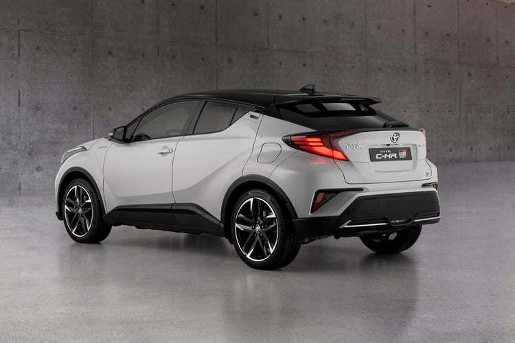 Le C-HR GR Sport reçoit notamment un volant recouvert de cuir perforé