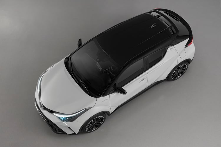 Le Toyota C-HR GR Sport peut être choisi dans neuf combinaisons de couleurs bicolores