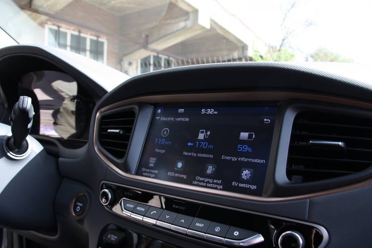 Autonomie restante, etat de charge de la batterie, borne à proximité etc... la Ioniq électrique propose des fonctionnalités spéficiques.