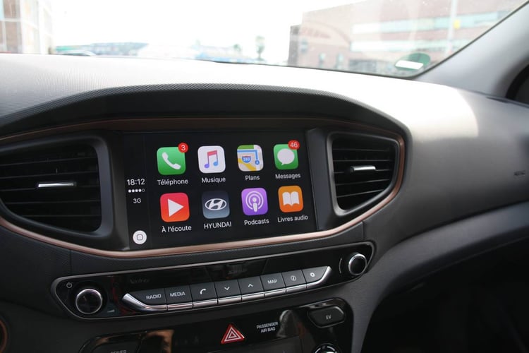Apple Car Play permet d'afficher ses applications sur l'écran de la voiture (je sais, je ne lis jamais mes messages...)