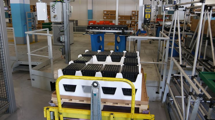 Un chariot avec deux planches d'un total de 82 kWh