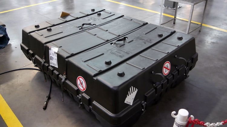 Une boite utilisée pour le transport d'une batterie de Renault Zoé.