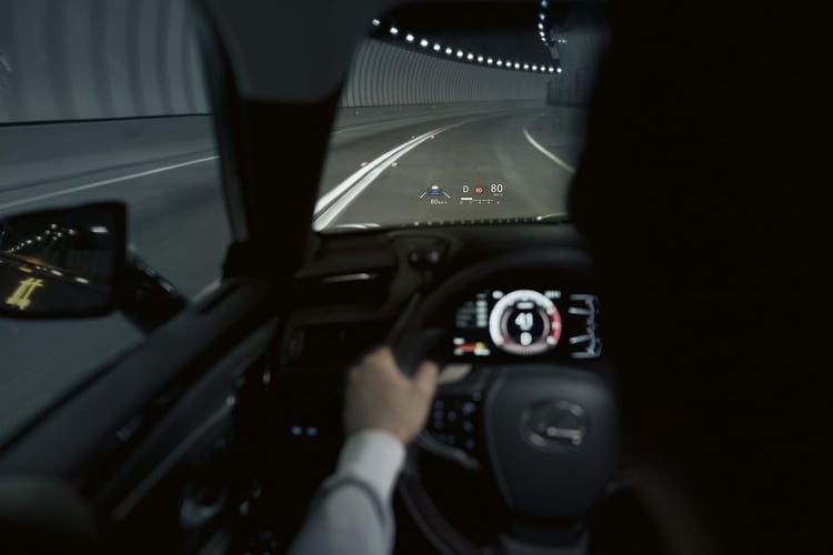 L'instrumentation numérique est complétée par un dispositif d'affichage tête haute