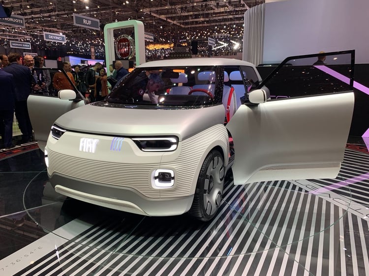 Vue 3/4 avant du concept Fiat Centoventi au Salon de Genève 2019