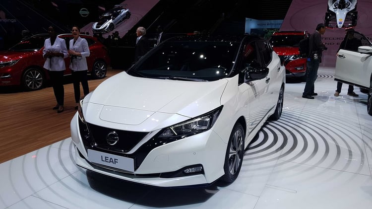 Vue 3/4 avant de la Nissan Leaf e+ au Salon de Genève 2019