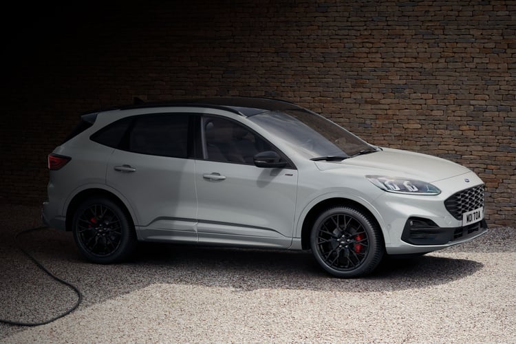 Ford Kuga hybride rechargeable 225 ch première génération branché en recharge, SUV PHEV avec batterie de 14,4 kWh