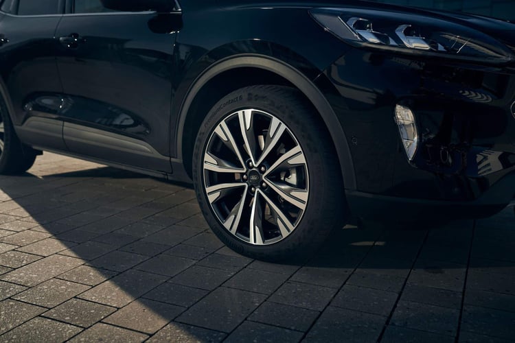 En finition Titanium, le Kuga reçoit des jantes alliage 17" 10 branches