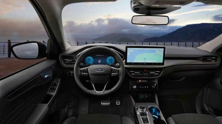 Poste de conduite du Ford Kuga hybride rechargeable avec instrumentation numérique et écran SYNC 4