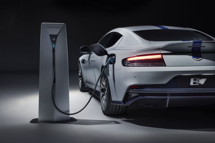 Recharge de l'Aston Martin Rapide E