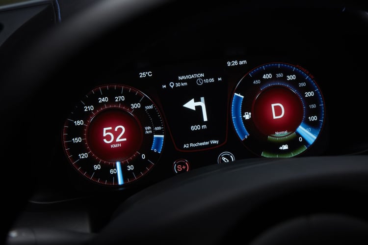 Les compteurs de l'Aston Martin Rapide E