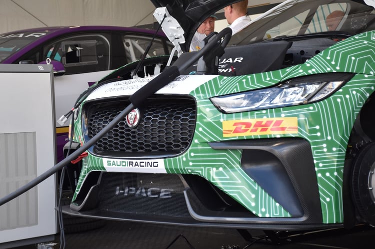 La recharge d'une Jaguar I-Pace eTrophy