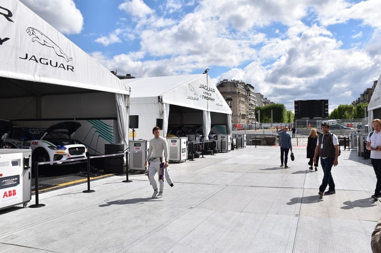 Le paddock du Jaguar eTrophy