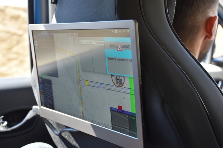 Un écran façon Matrix pour suivre le travail des capteurs et Lidars