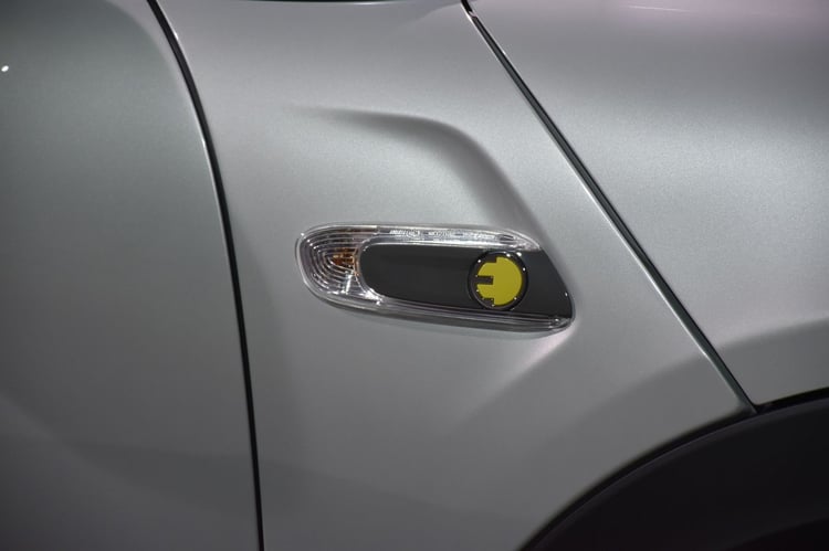 Le logo E s'invite aussi sur les ailes avant