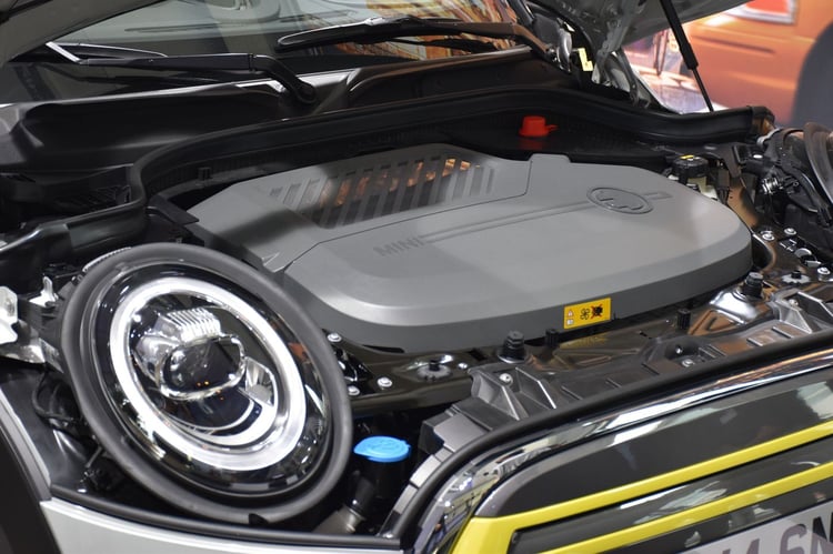 Un cache moteur façon thermique pour le bloc électrique