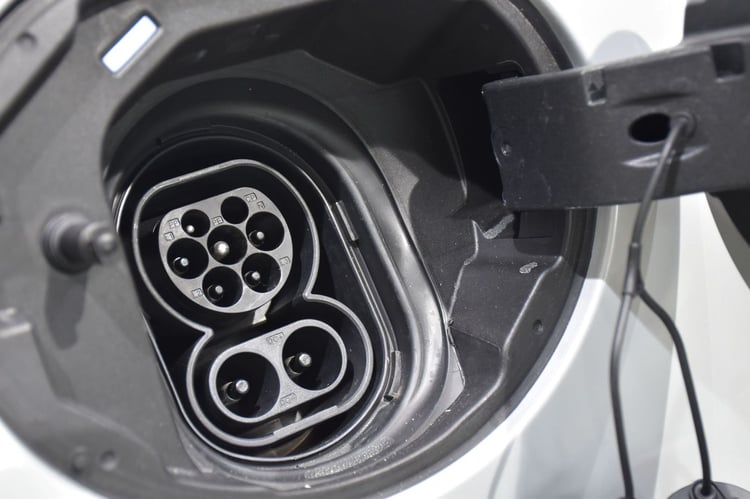 Recharge jusqu'à 50 kW, soit 80% en 35 minutes