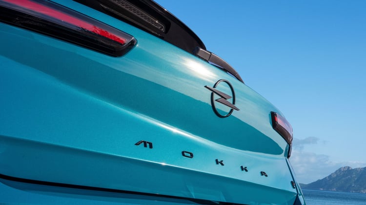 Inscription Mokka sur le hayon de l’Opel Mokka Electric