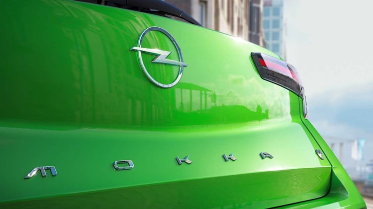 Inscription Mokka sur le hayon de l’Opel Mokka Electric 50 kWh, première génération