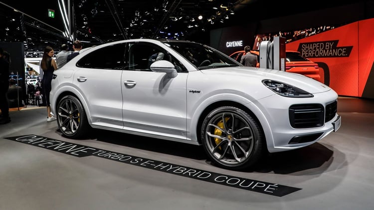 Le Porsche Cayenne Coupé Turbo S E-Hybrid et ses... 680 ch