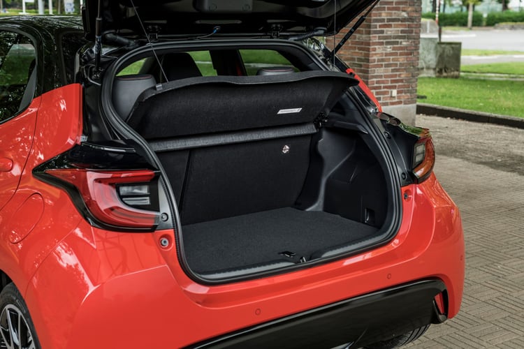 Le volume du coffre de la Yaris hybride est de 286 l