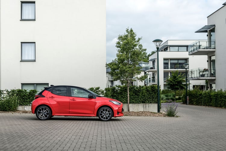 La Yaris hybride est capable de rouler en 100% électrique et n'a pas besoin d'être rechargée