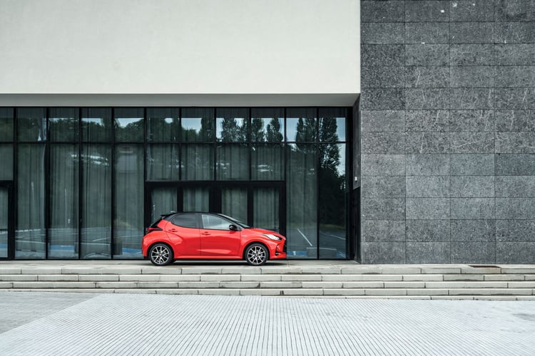 La citadine hybride a un empattement de 2560 mm